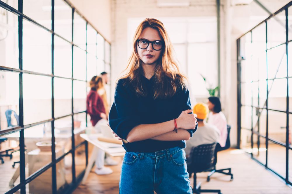 Половине россиян некогда наряжать офисную елку