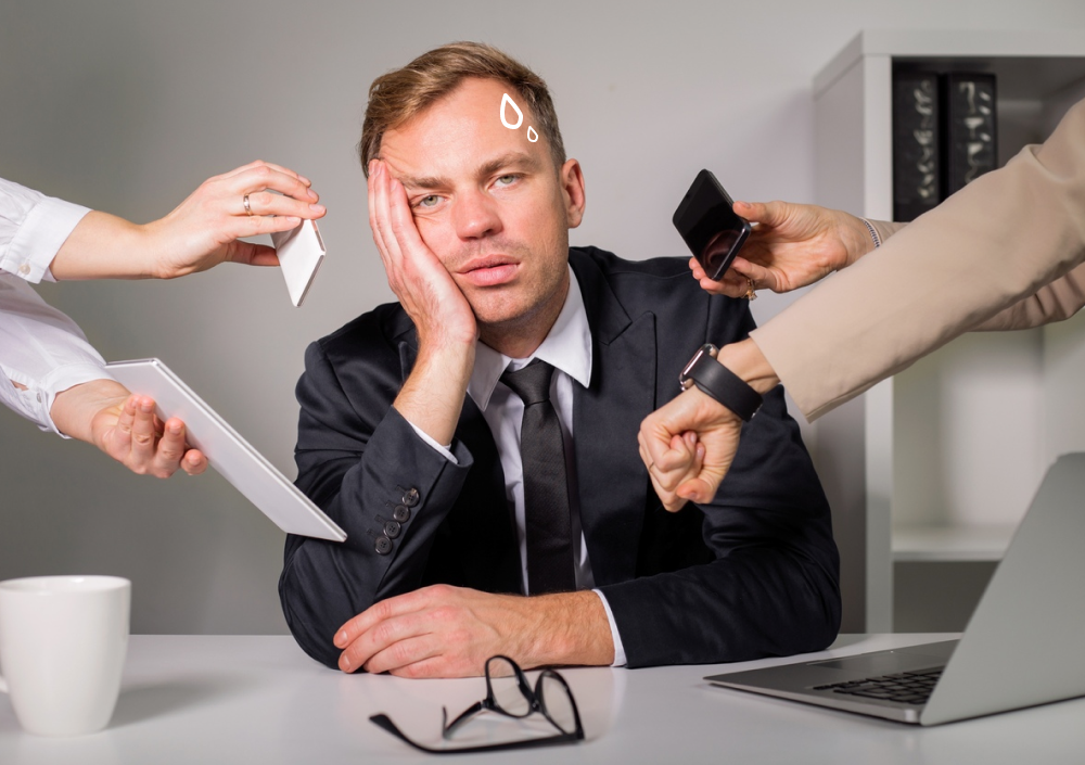 На что россияне сильнее всего отвлекаются во время работы?