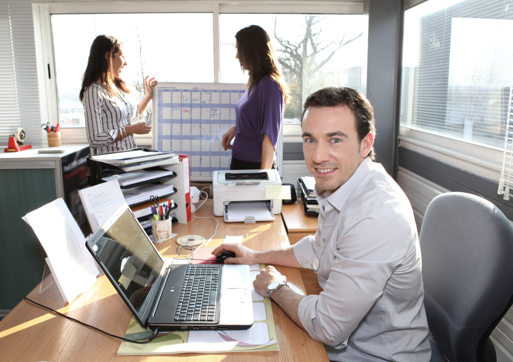 Кому полагаются надбавки к зарплате и пенсии за стаж?