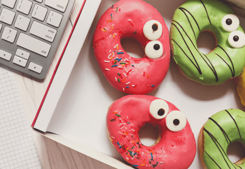 «Бесит вечный хруст печенья»: идеи для полезного перекуса, который не будет раздражать коллег