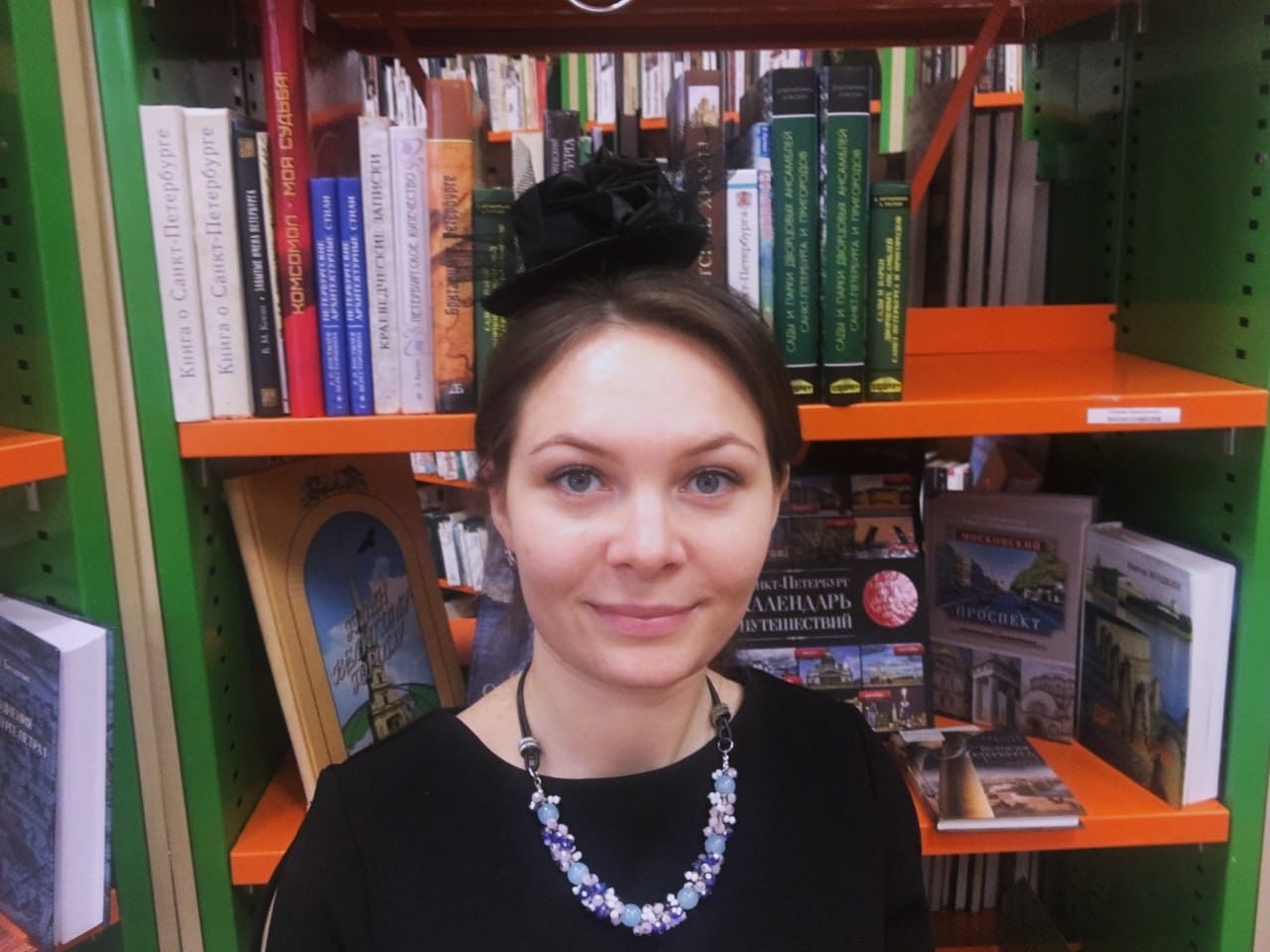 «Однажды посетитель кинул в меня читательский билет»: разговор с библиотекарем