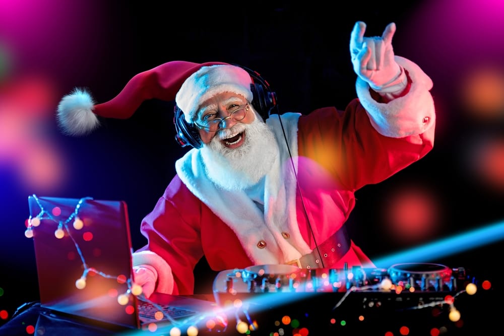 Зеркальный Дед Мороз, неоновый бар и фото ауры: чем удивить сотрудников на новогоднем корпоративе