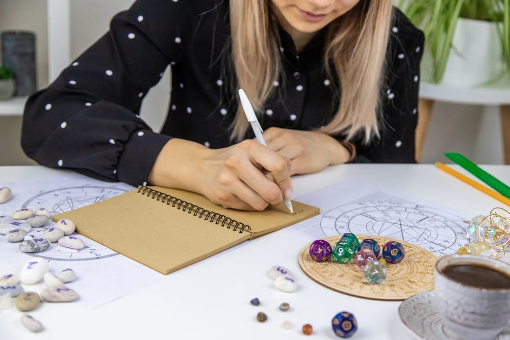 Если видите «Вызов власти» — сотрудник сбежит с пятидневки: как выбрать хорошего кандидата с помощью астрологии