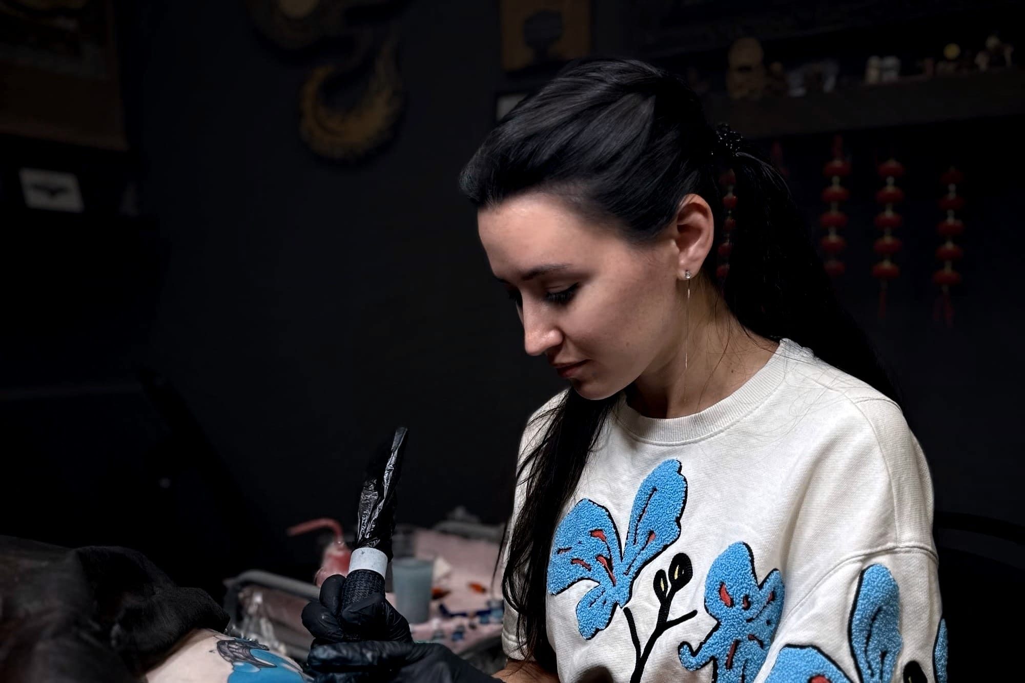 «Превратила мопса клиента в чудо-женщину»: разговор с тату-мастером