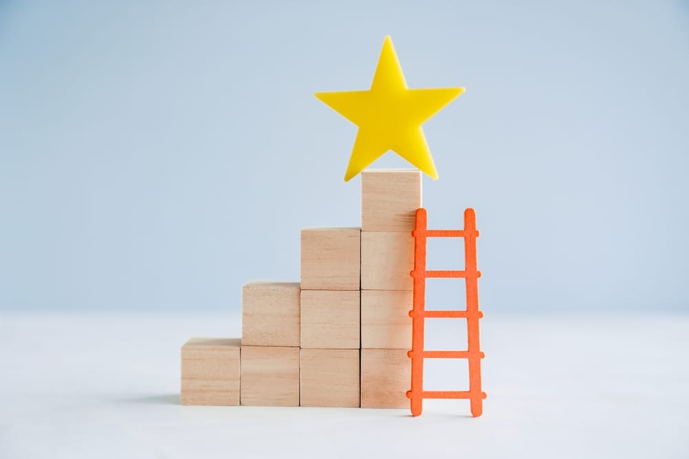 Появился список сфер, в которых россияне быстрее всего строят карьеру