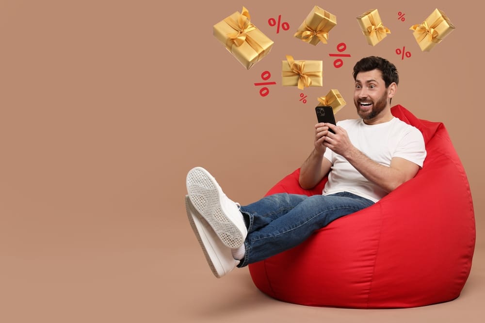 Цветы, бонусы или отпуск? Сотрудники раскрыли, какие подарки от работодателя ценят больше всего