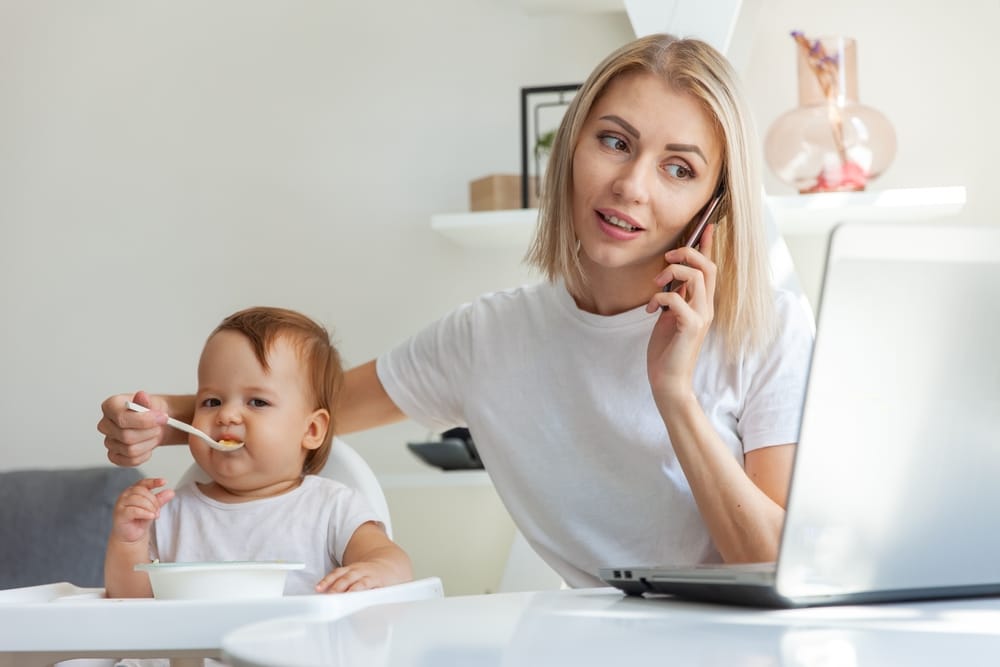 Работницу уволили за просьбу о неполном рабочем дне после декрета