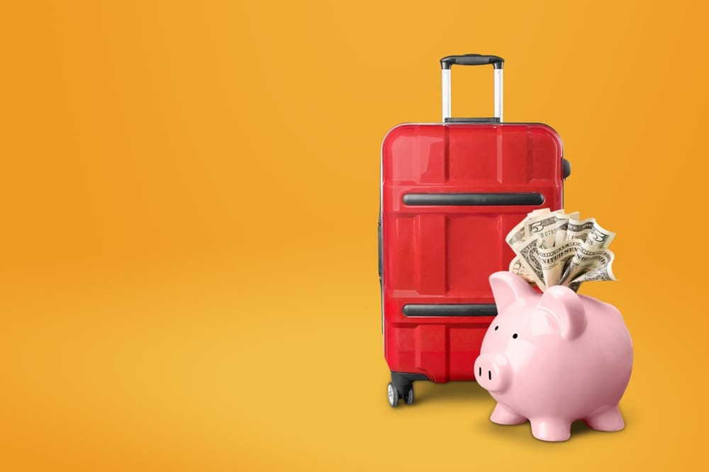 Стало известно, сколько денег жители РФ откладывают на отпуск в 2025 году