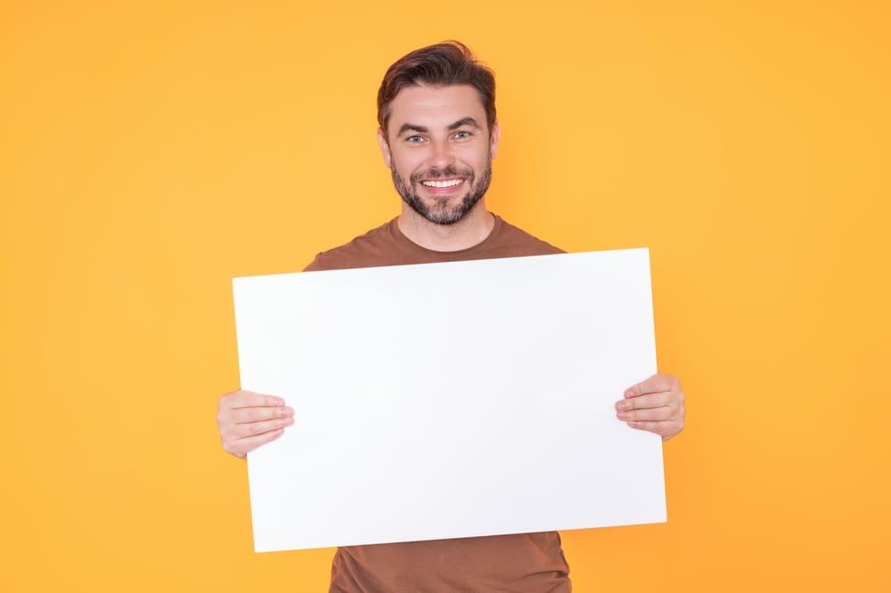 Вывески на иностранных языках запретят с 2026 года: что нужно знать бизнесу