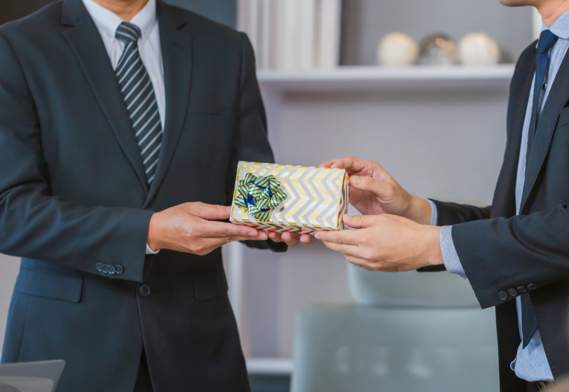 Что дарить на Новый год коллегам, сотрудникам и партнерам