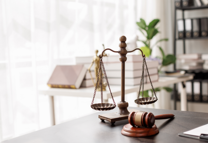 Как выбрать толкового юриста, если в компании нет своего